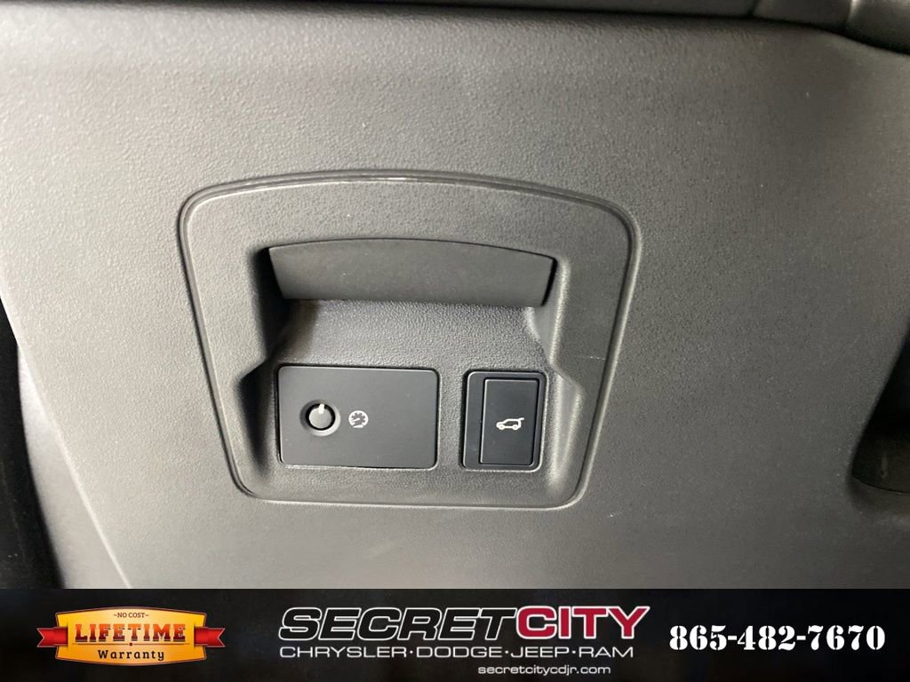 Used 2023 Land Rover Range Rover Velar R-Dynamic S image 14