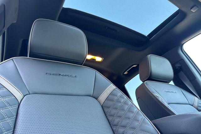 New 2026 GMC Canyon Denali w/ LPO, Denali Black Edition image 18