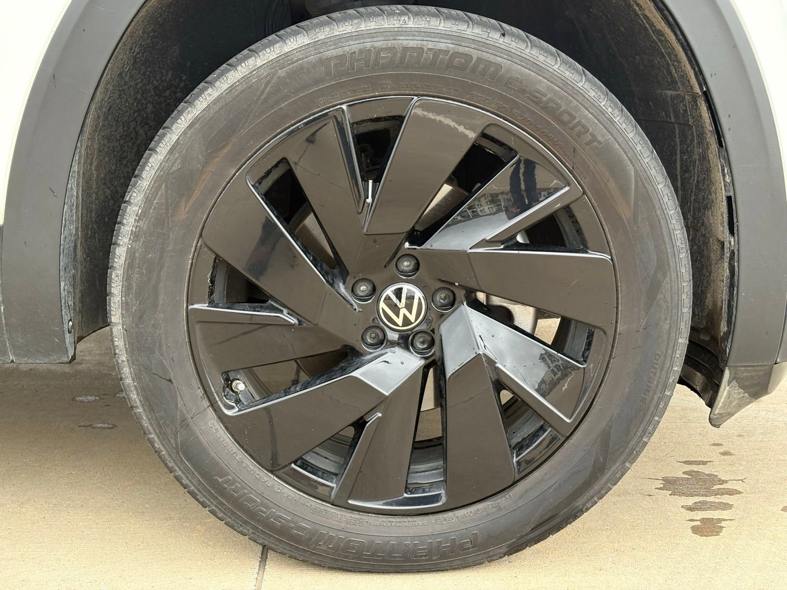 Used 2024 Volkswagen Atlas SE w/ Black Wheel Package image 10