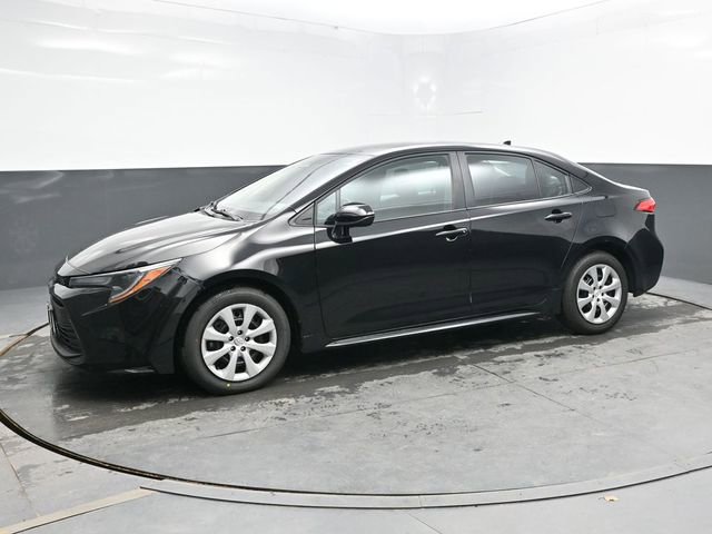 Used 2025 Toyota Corolla LE FWD image 3