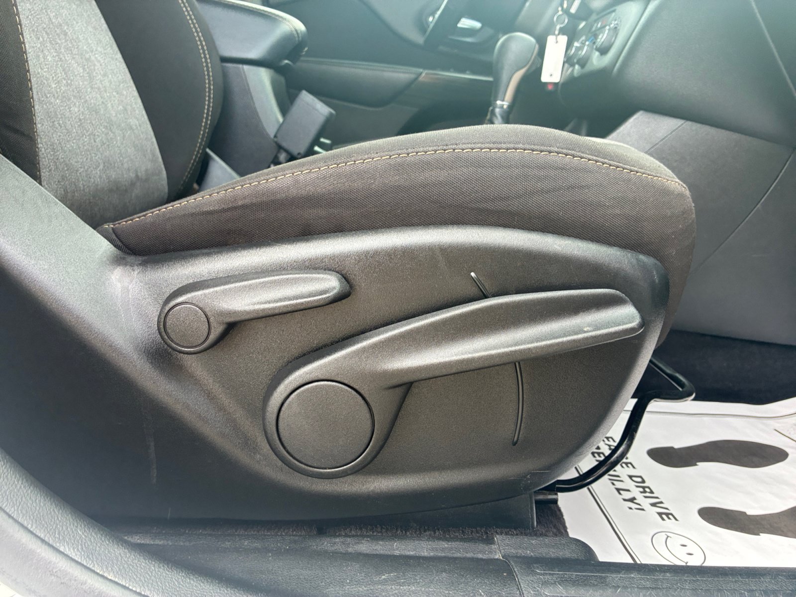 Used 2017 Jeep Cherokee Sport FWD image 30
