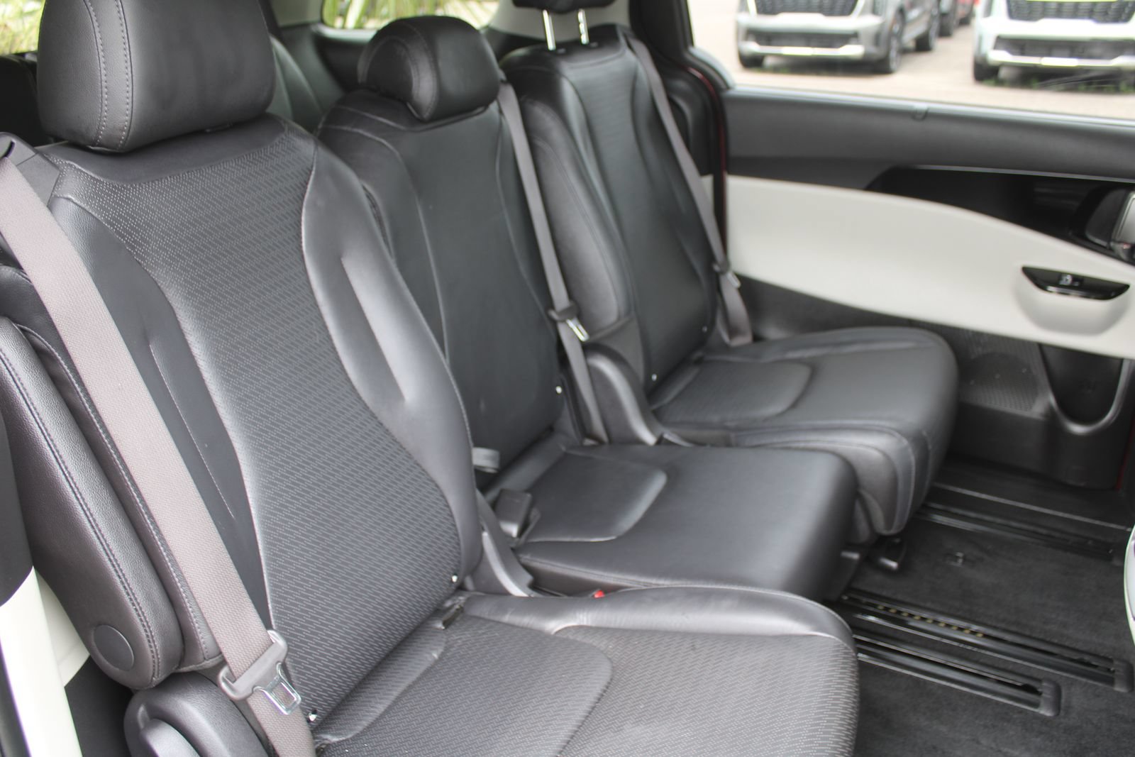 Certified 2023 Kia Carnival SX Prestige FWD image 7