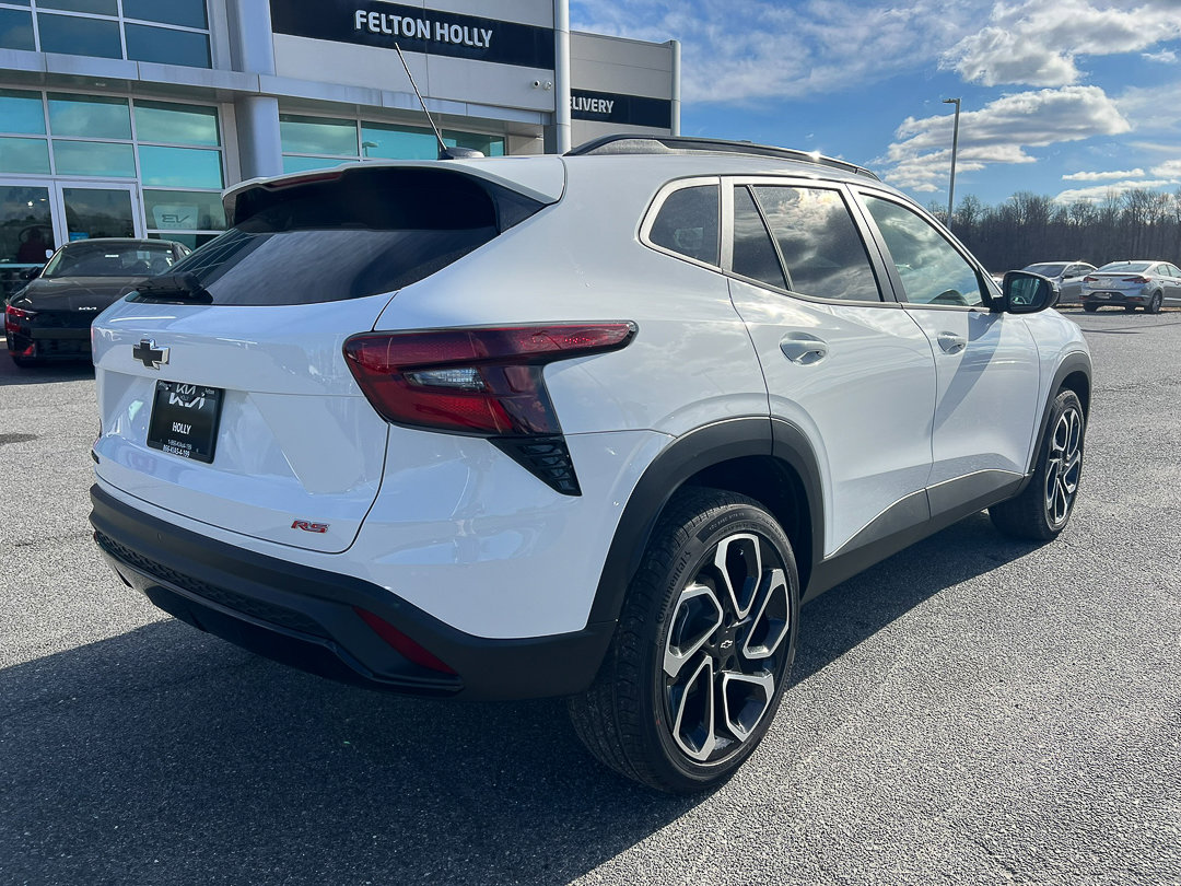 Used 2025 Chevrolet Trax RS w/ Sunroof Package image 7