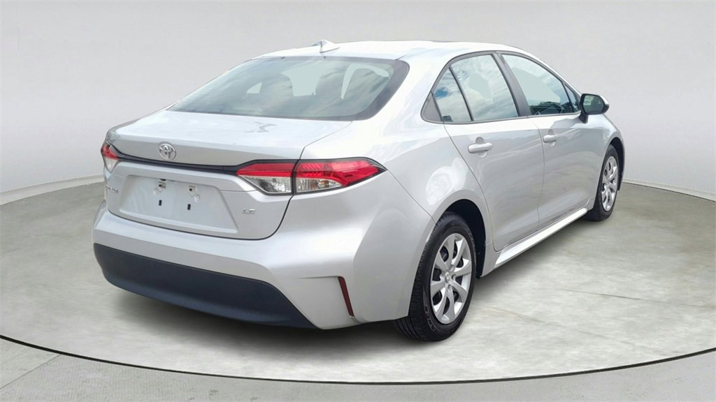 Used 2023 Toyota Corolla LE image 6