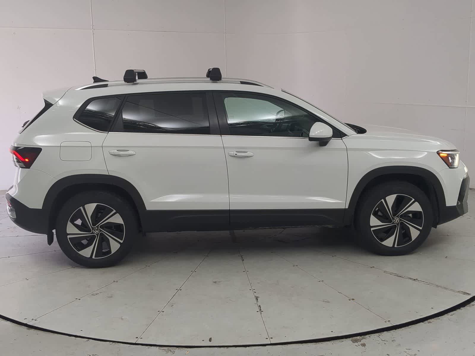 New 2025 Volkswagen Taos SE AWD/4WD image 7