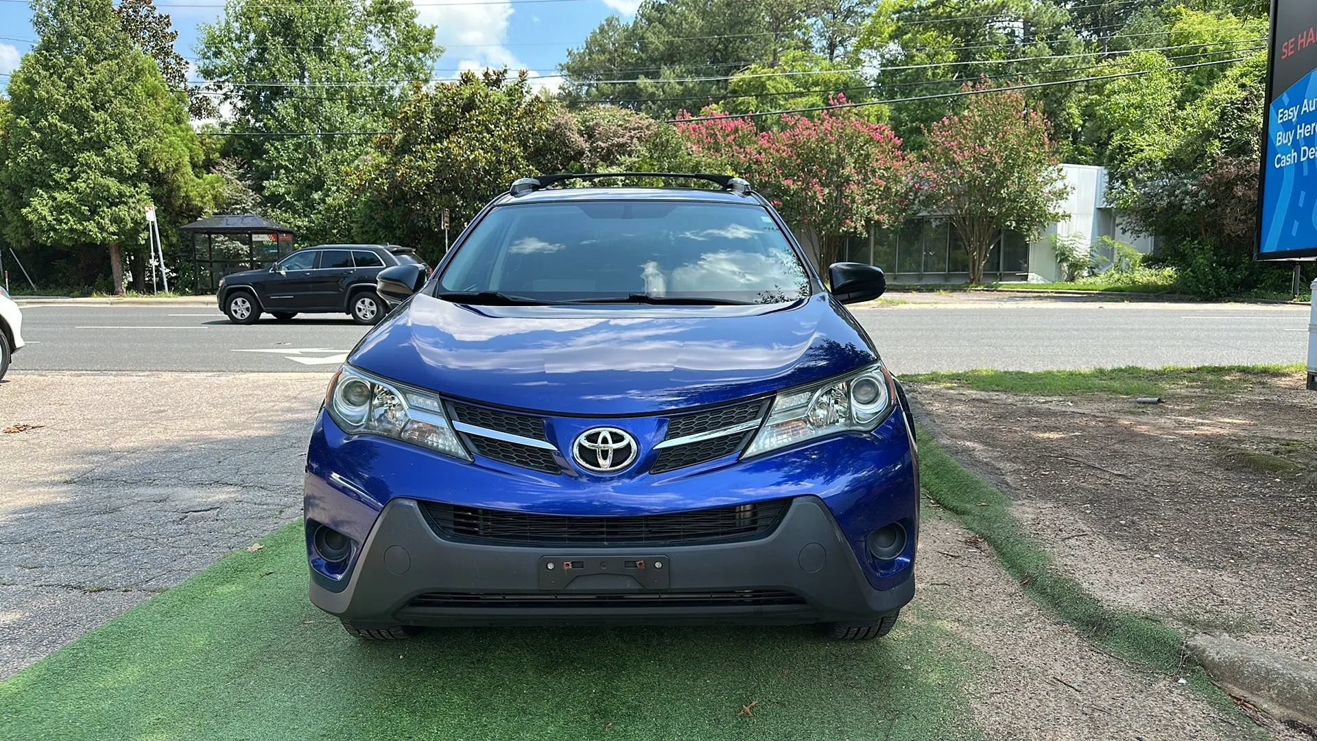 Used 2015 Toyota RAV4 LE AWD/4WD image 2