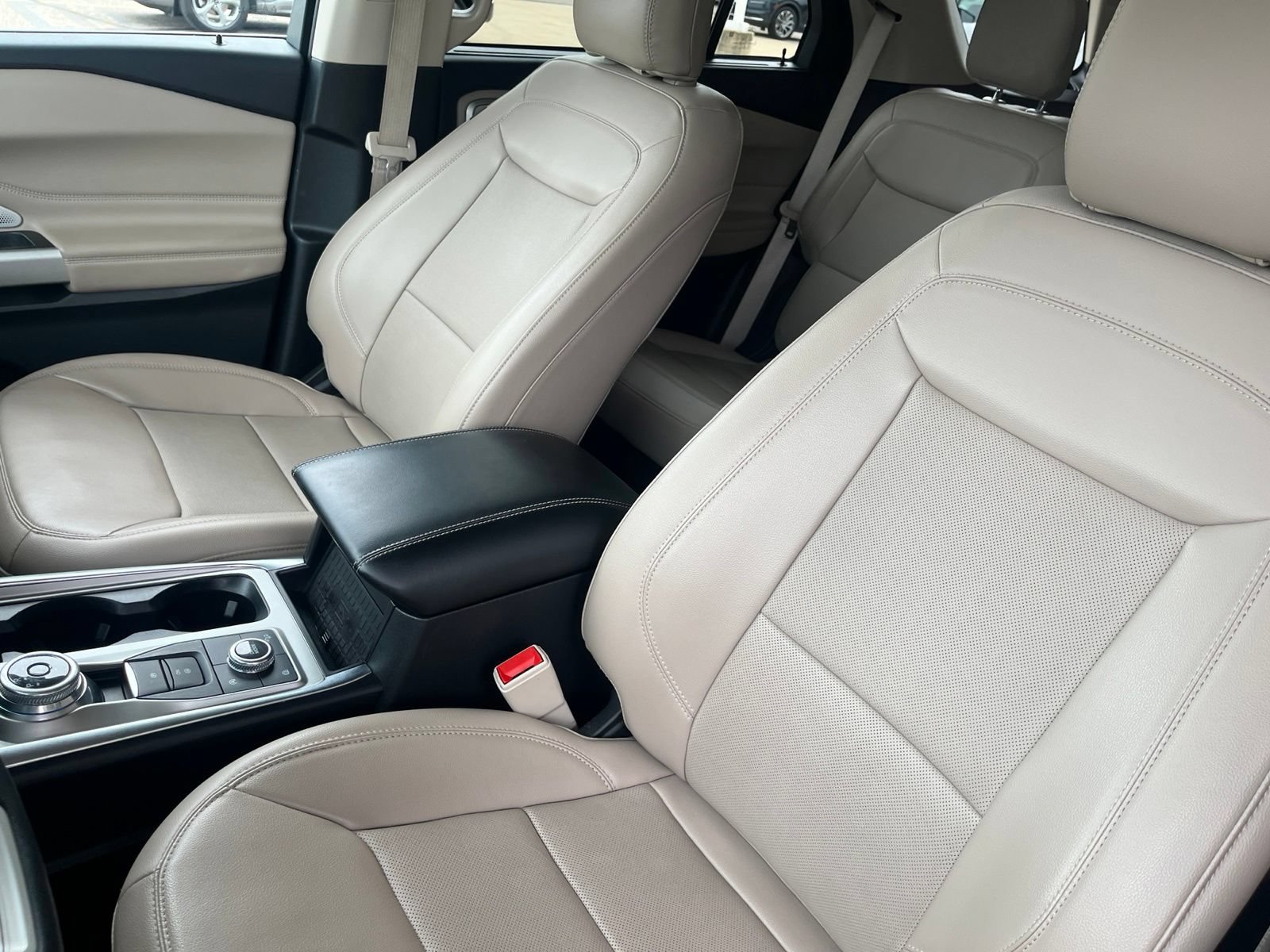 Certified 2024 Ford Explorer Limited w/ Limited Technology Package AWD/4WD image 12