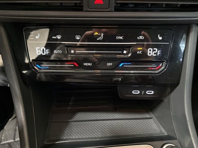 Certified 2025 Volkswagen Jetta SE FWD image 17