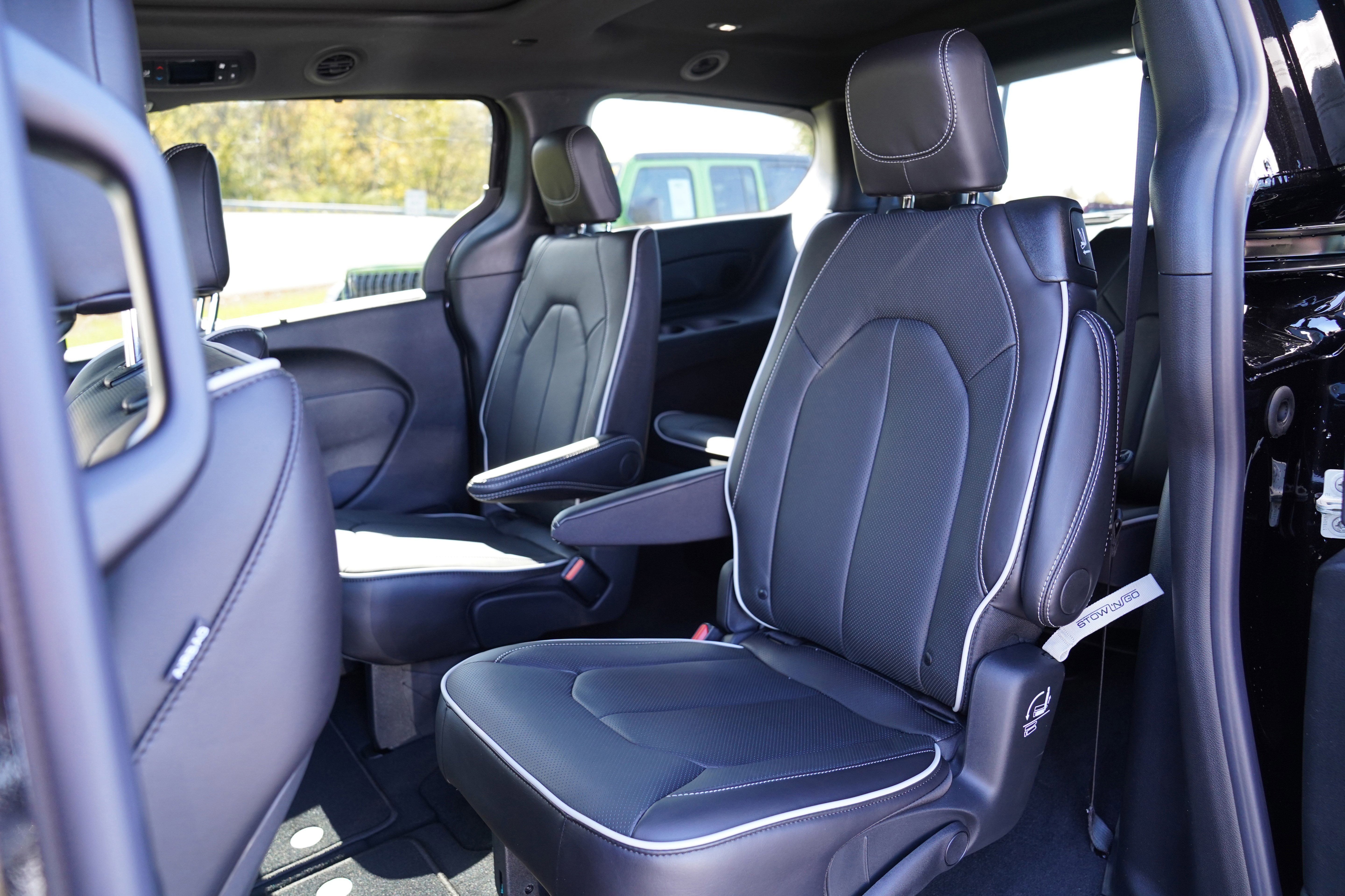 New 2026 Chrysler Pacifica Limited image 5