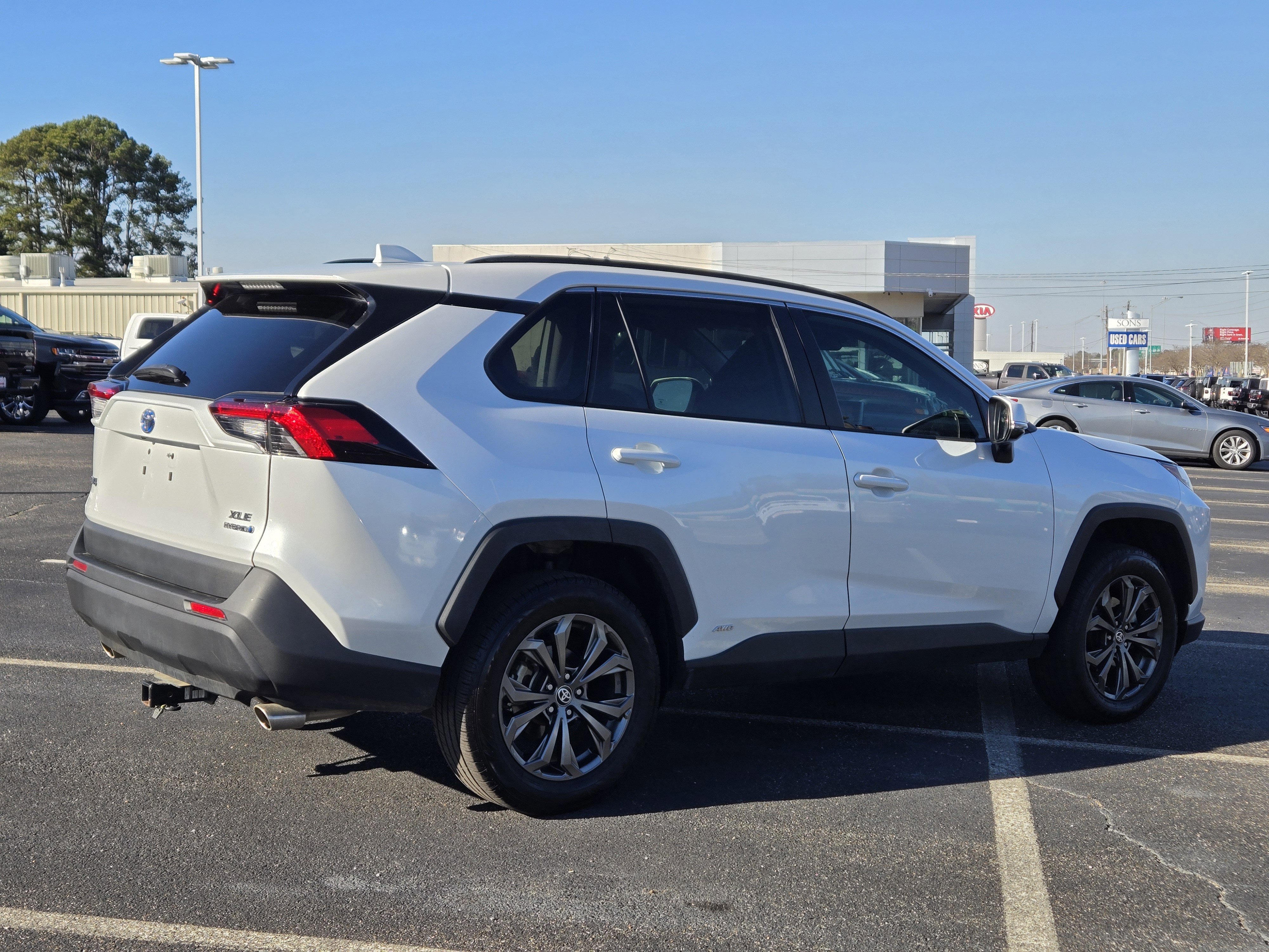 Used 2023 Toyota RAV4 XLE Premium image 7