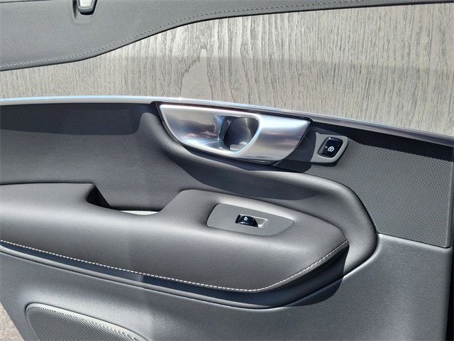 Certified 2025 Volvo XC90 B6 Ultra w/ Lounge Package image 15