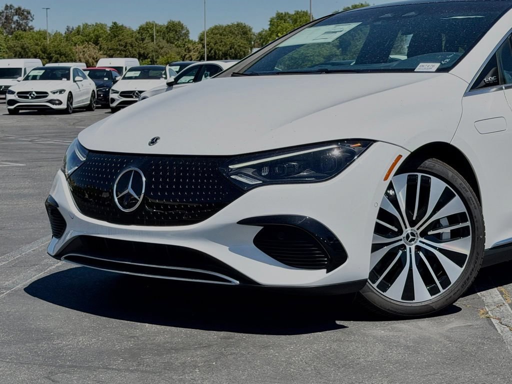 Used 2025 Mercedes-Benz EQE 500 4MATIC Sedan image 3