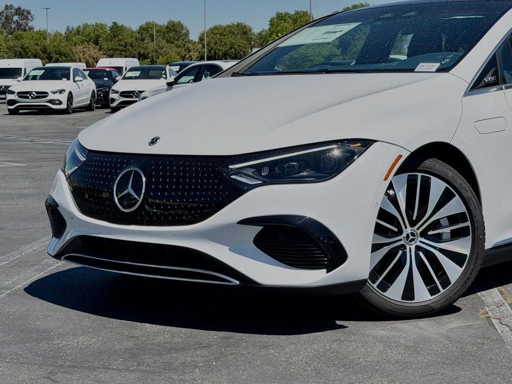 New 2025 Mercedes-Benz EQE 500 4MATIC Sedan image 3