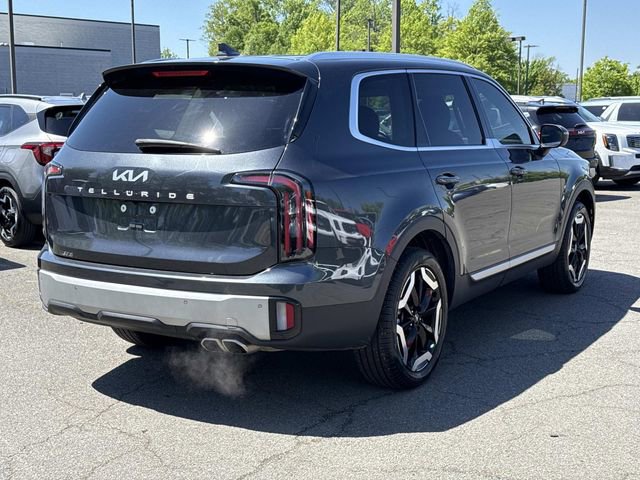 Used 2023 Kia Telluride EX w/ EX Captain's Chair Package FWD image 2