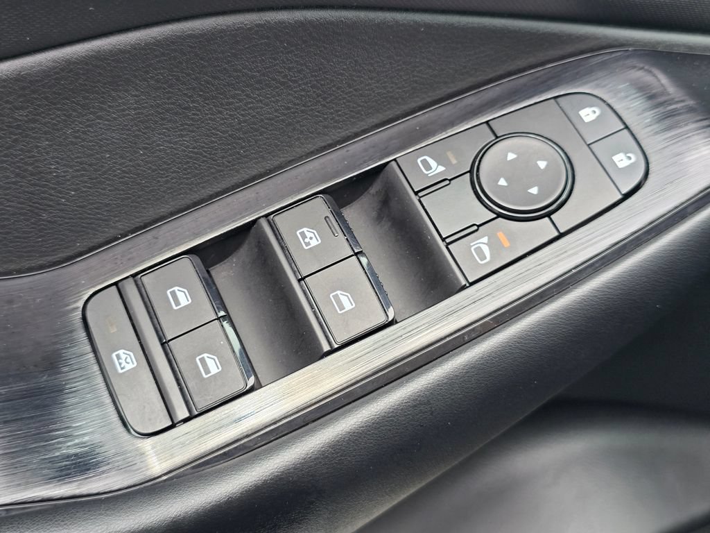 Used 2024 Nissan Rogue S AWD/4WD image 23
