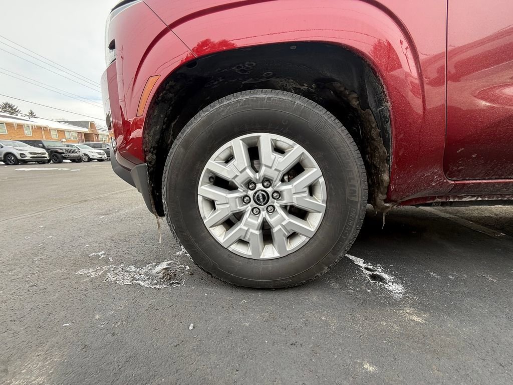 Used 2023 Nissan Frontier SV image 4