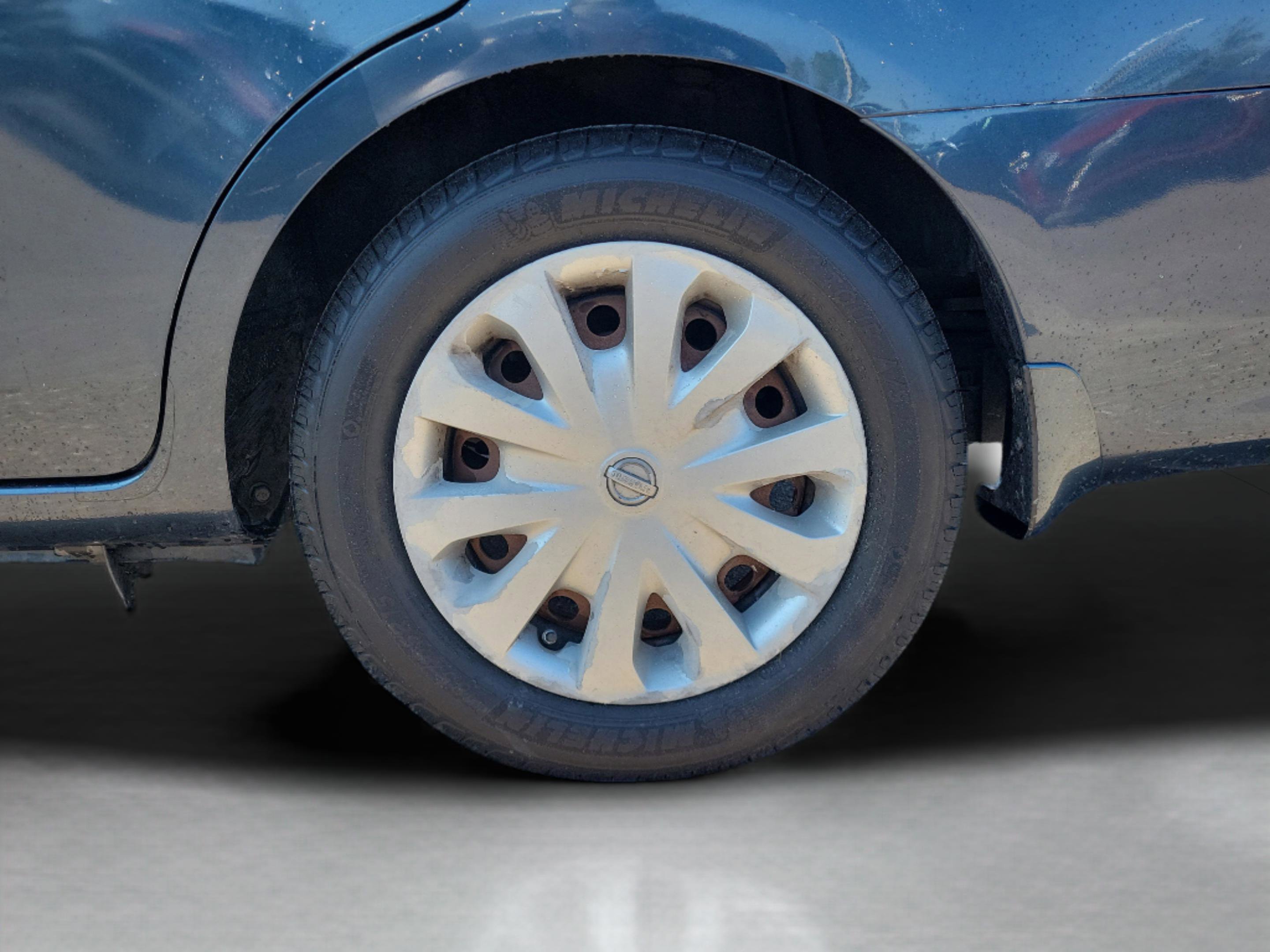 Used 2015 Nissan Versa SV image 6