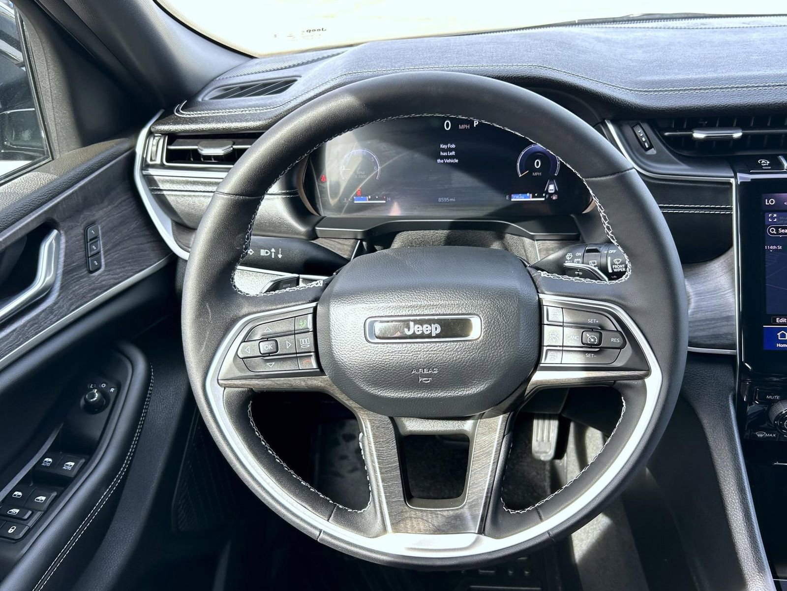 Used 2025 Jeep Grand Cherokee Limited image 11