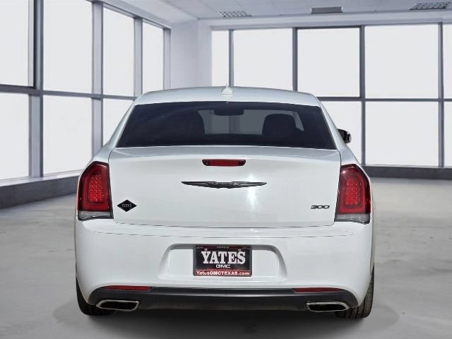 Used 2021 Chrysler 300 Touring w/ Sport Appearance Package RWD image 6