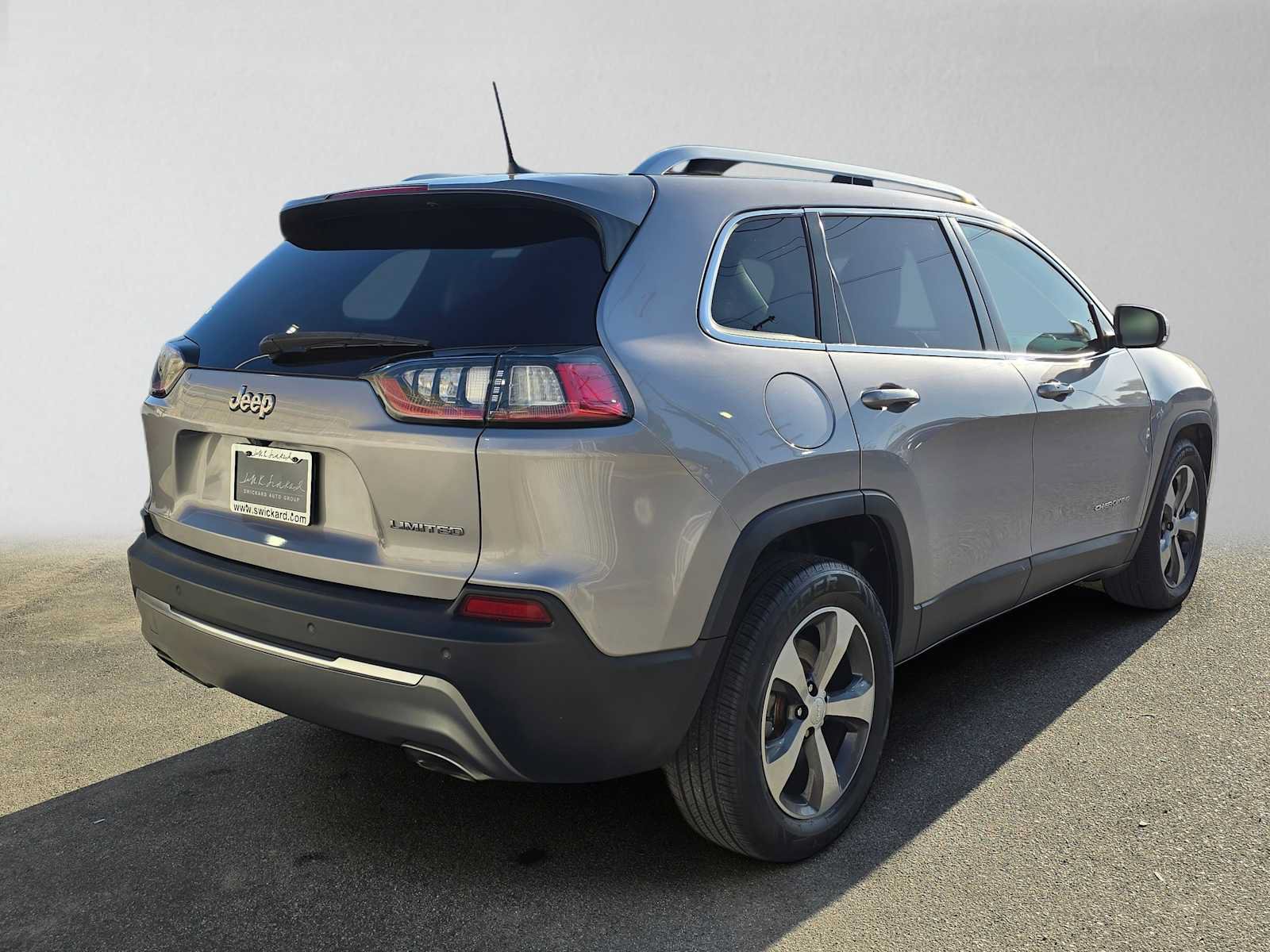 Used 2019 Jeep Cherokee Limited FWD image 3