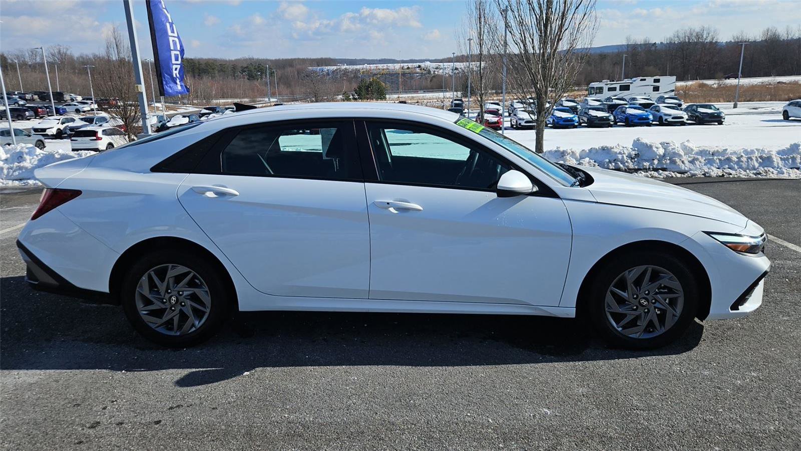 Certified 2025 Hyundai Elantra Blue image 8