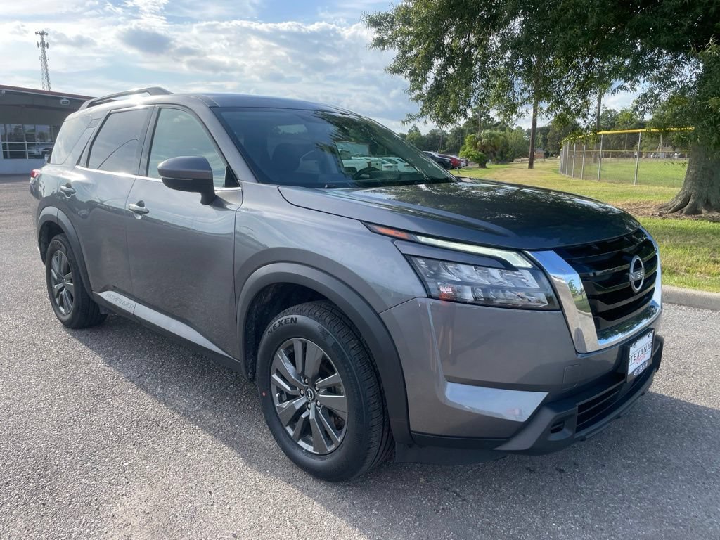 Used 2024 Nissan Pathfinder SV FWD image 1