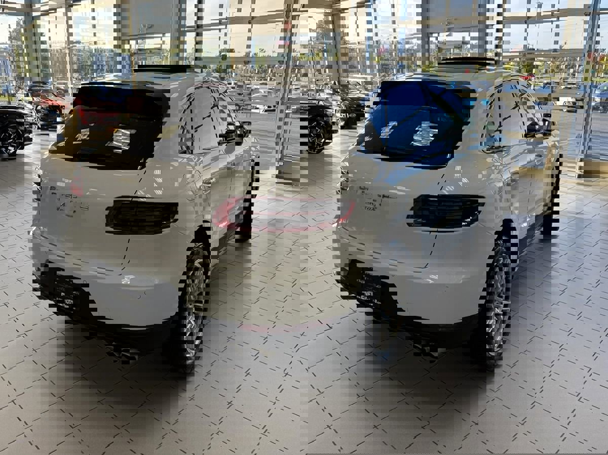 Used 2015 Porsche Macan S image 8