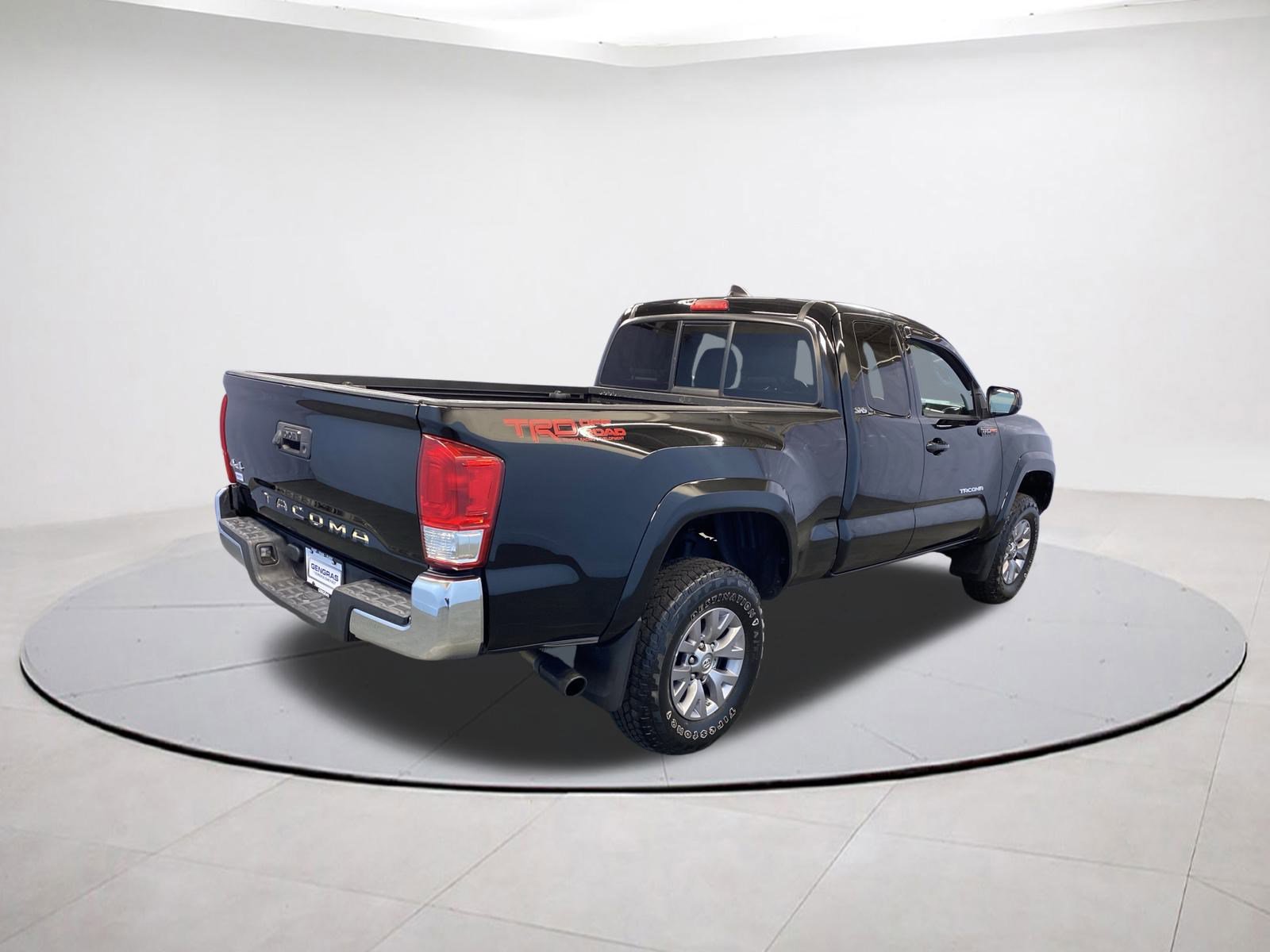 Used 2017 Toyota Tacoma 4x4 Access Cab image 7
