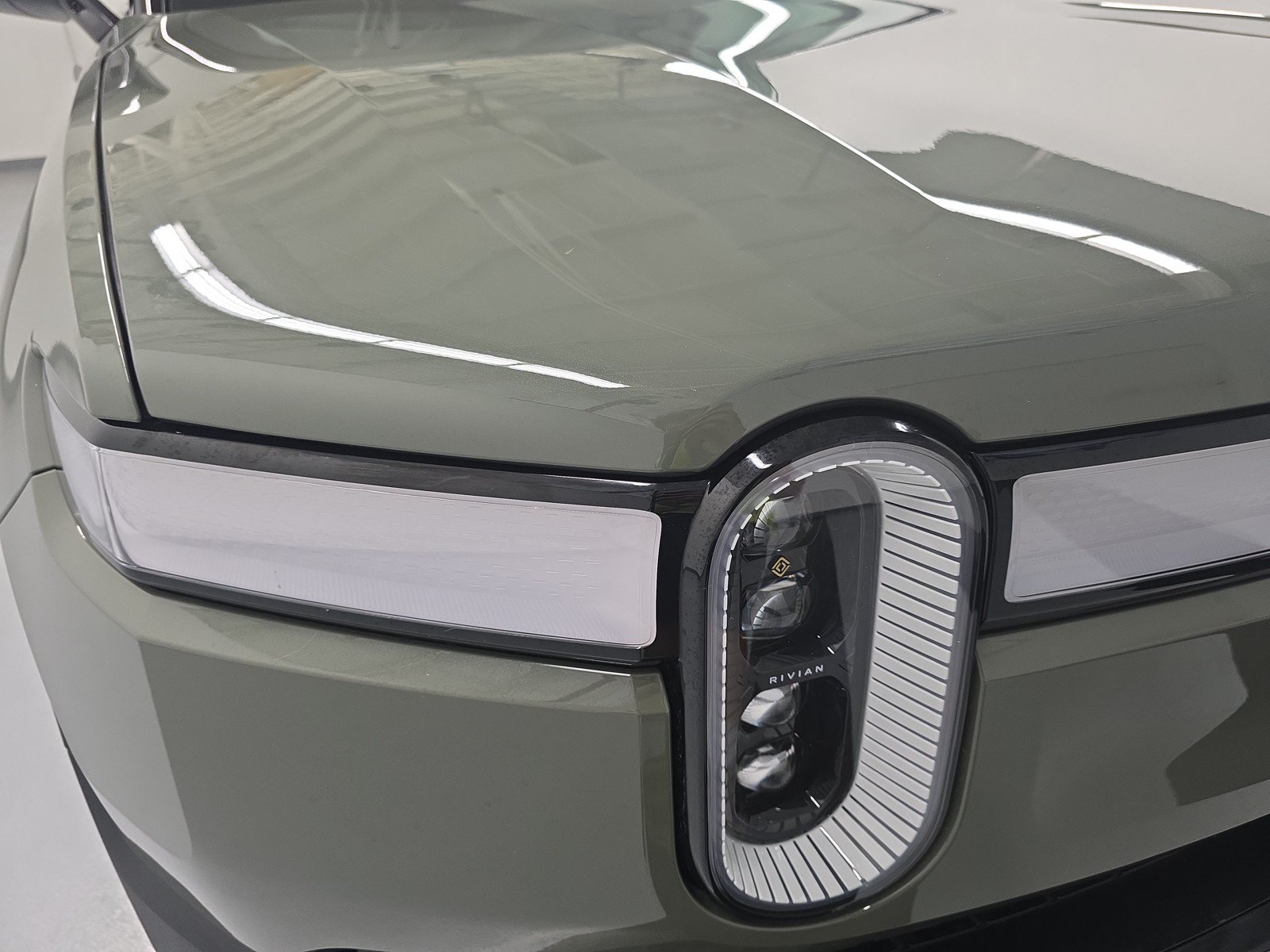 Used 2023 Rivian R1S Launch Edition AWD/4WD image 35