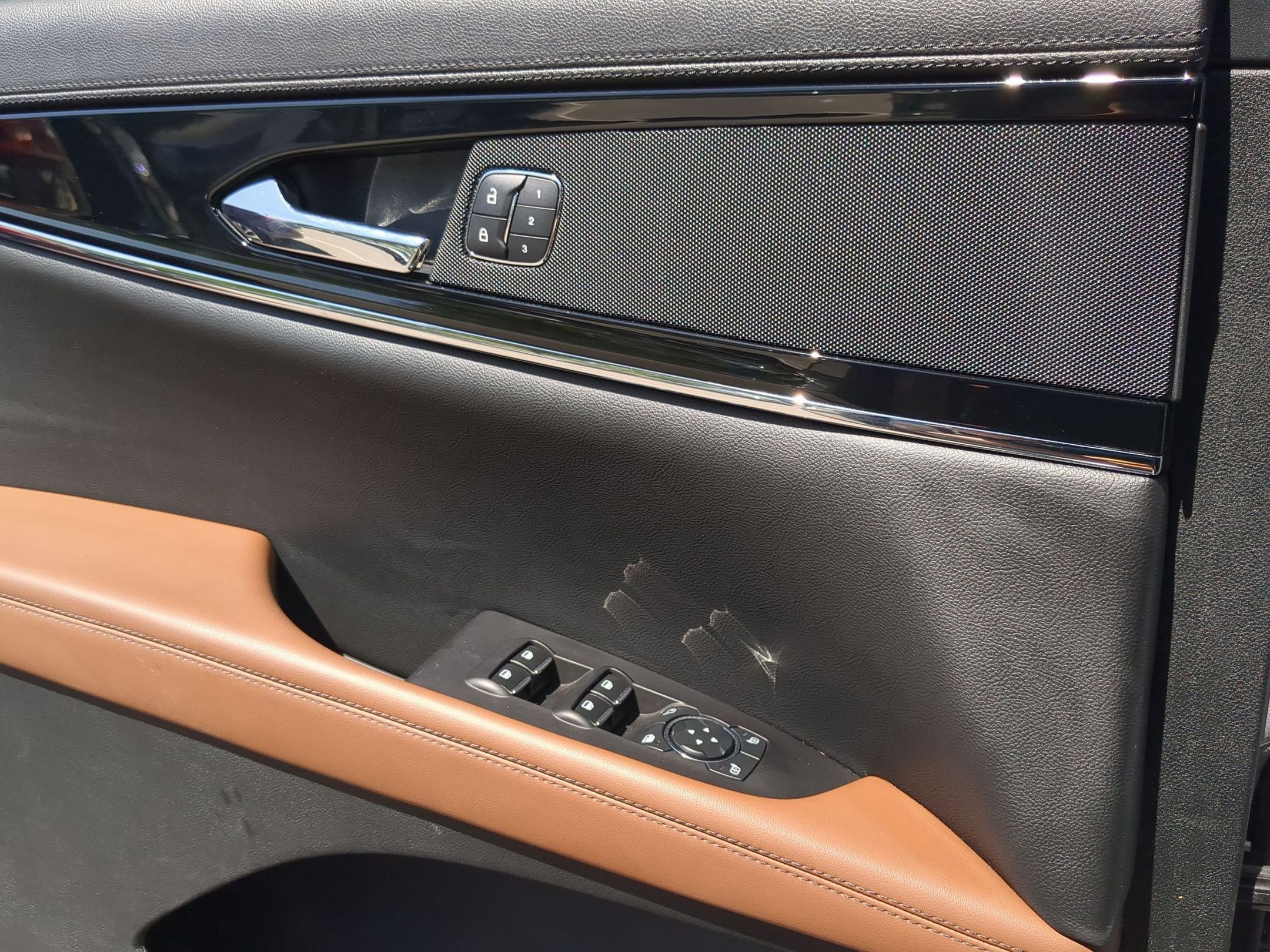 Used 2023 Lincoln Nautilus Reserve image 12