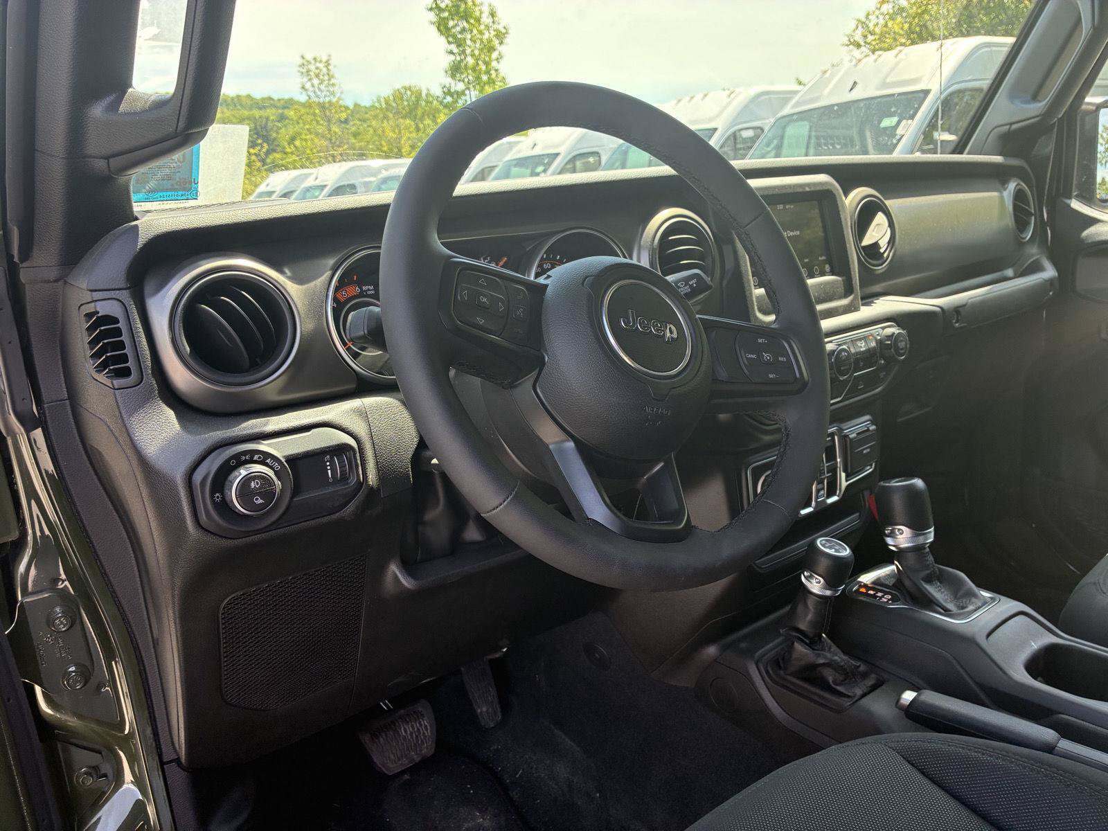 New 2023 Jeep Gladiator Sport AWD/4WD image 22