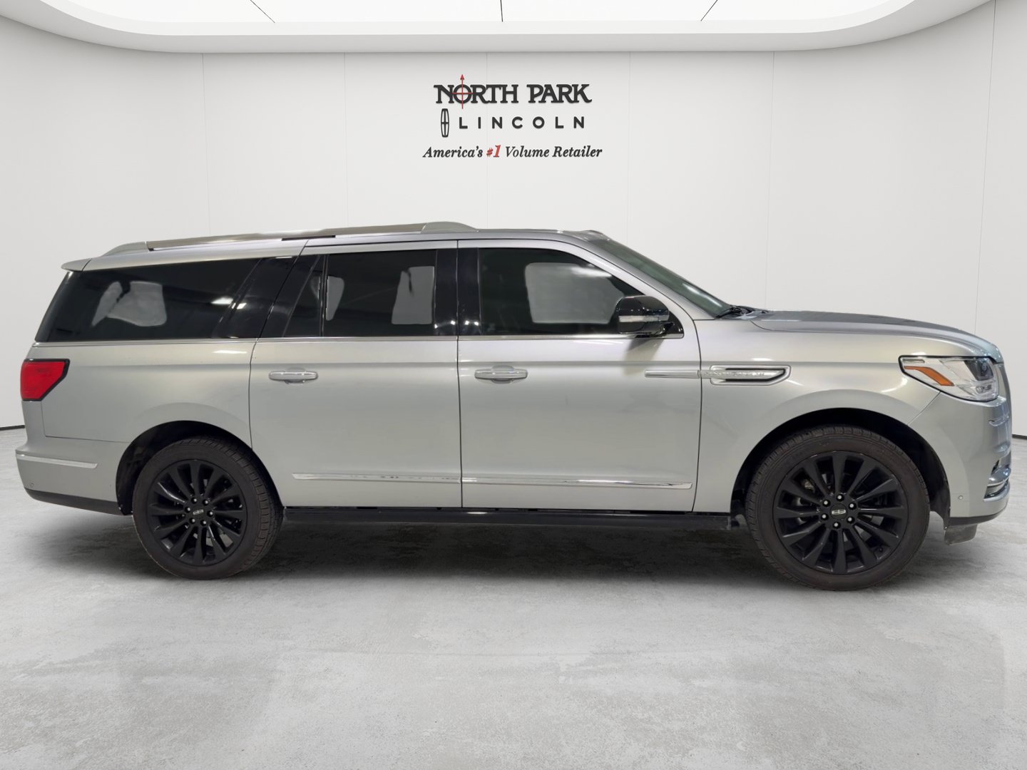 Used 2020 Lincoln Navigator L Reserve RWD image 6