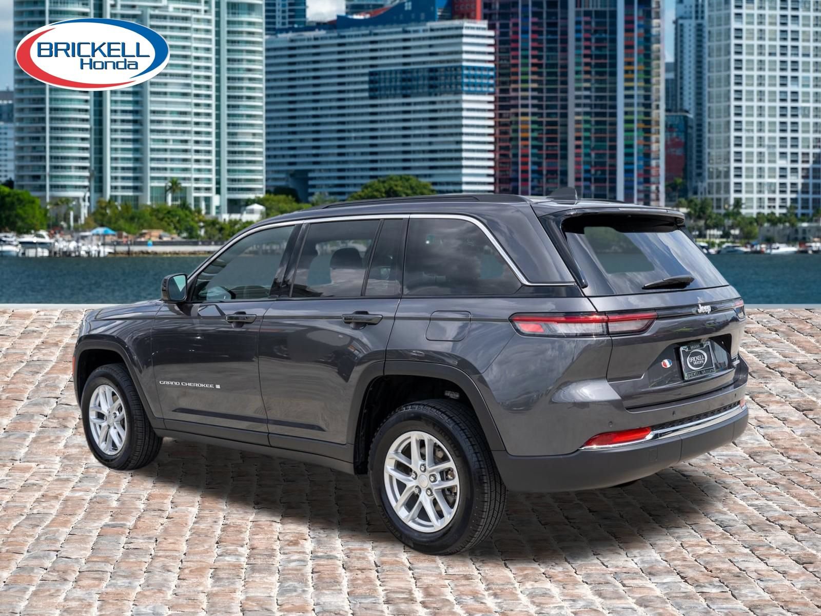 Used 2025 Jeep Grand Cherokee Laredo w/ Luxury Tech Group I RWD image 7