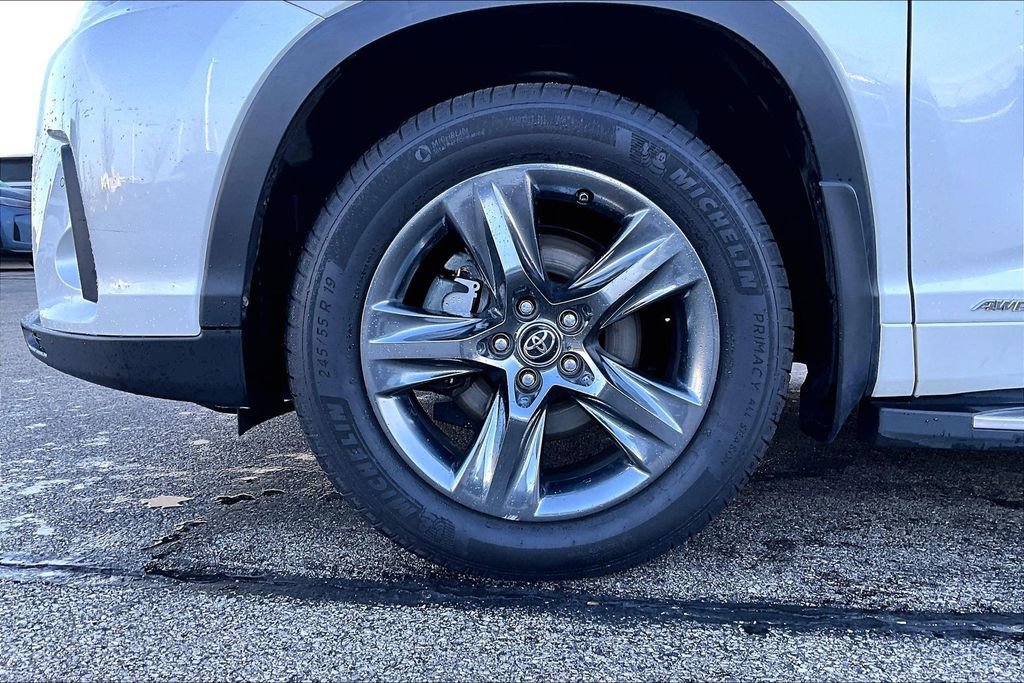Used 2017 Toyota Highlander Limited Platinum image 10