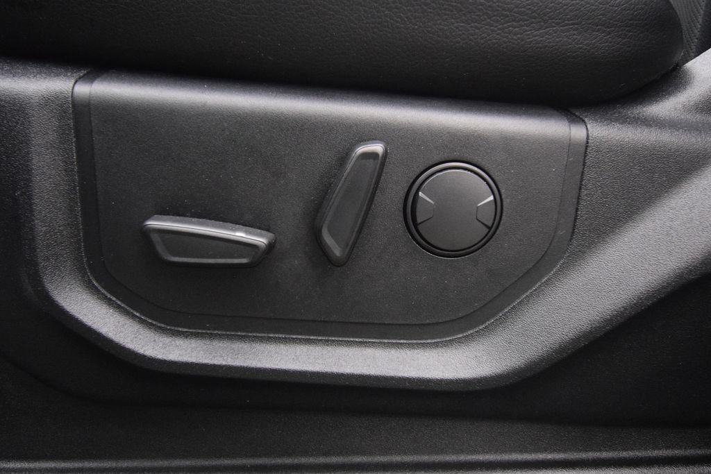Used 2019 Ford F150 Lariat w/ Equipment Group 502A Luxury AWD/4WD image 29
