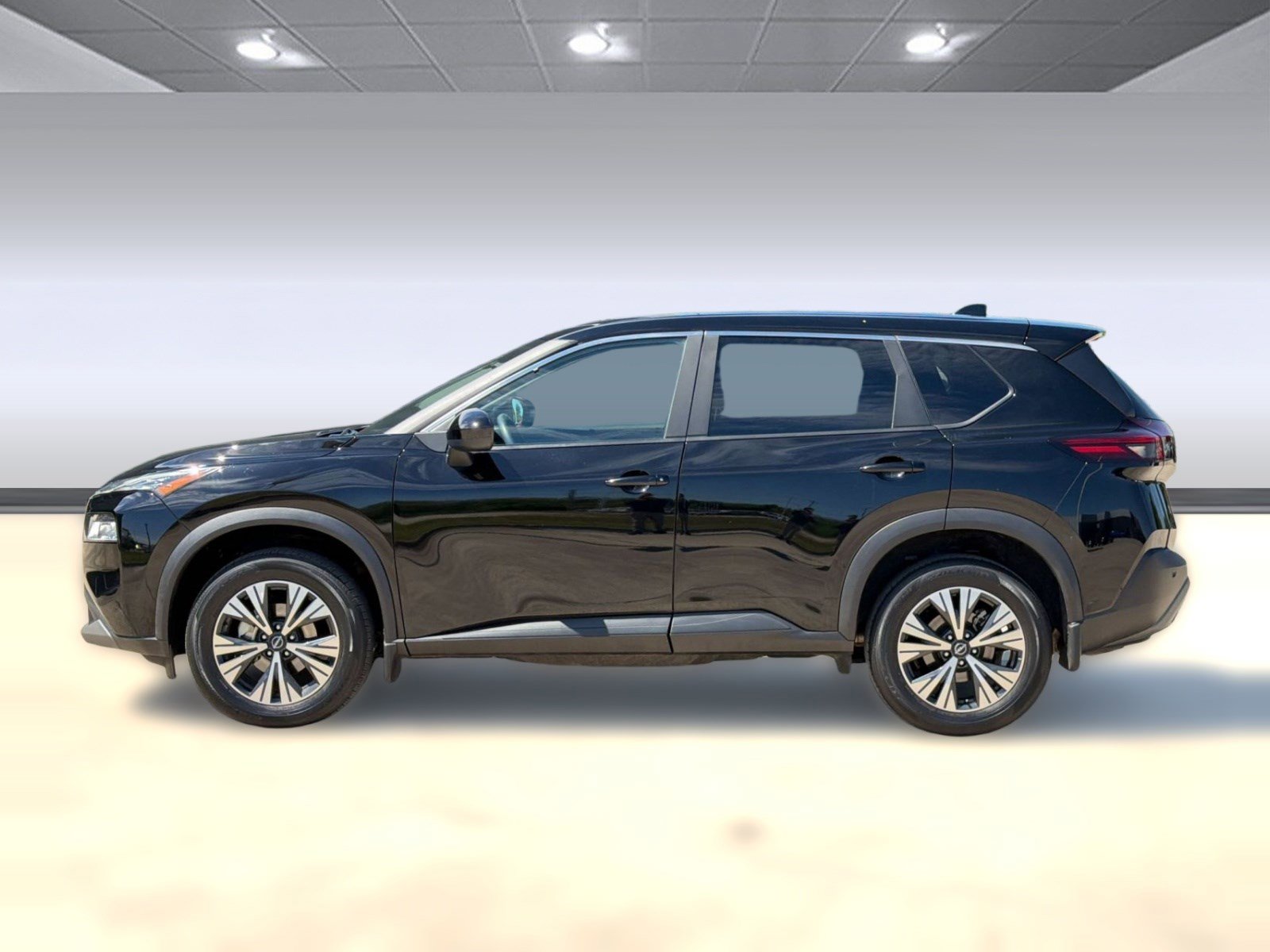 Used 2023 Nissan Rogue SV image 2