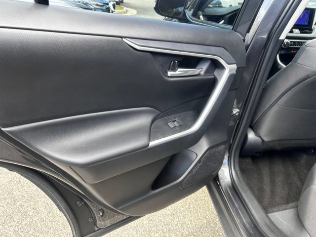 Used 2025 Toyota RAV4 XLE AWD/4WD image 15