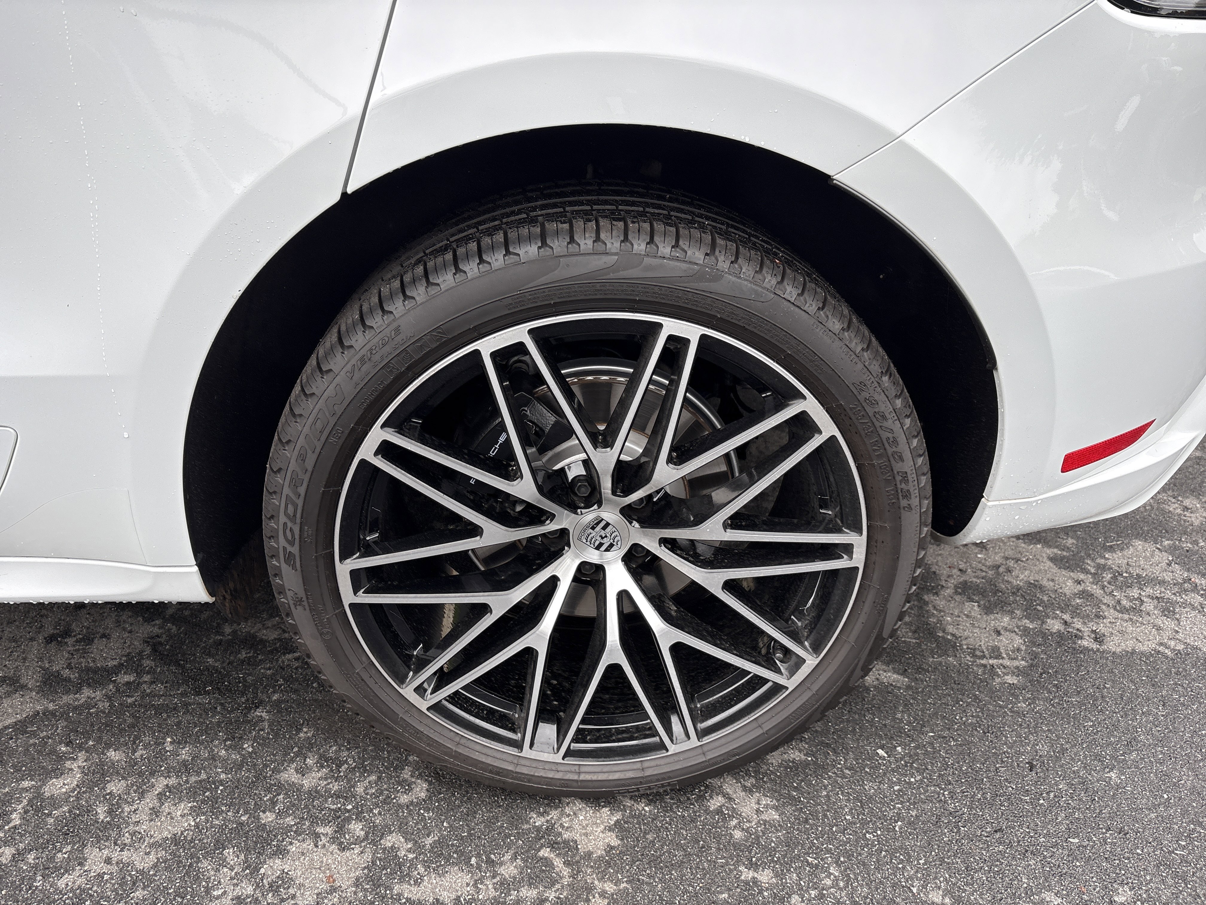 Certified 2025 Porsche Macan image 42