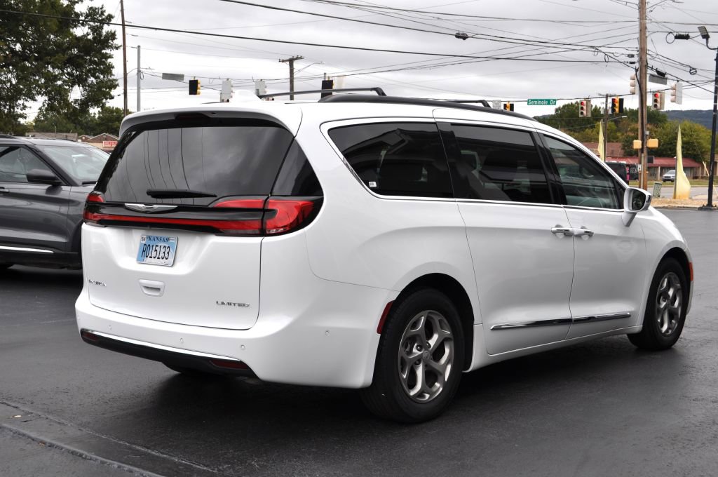 Used 2022 Chrysler Pacifica Limited image 29