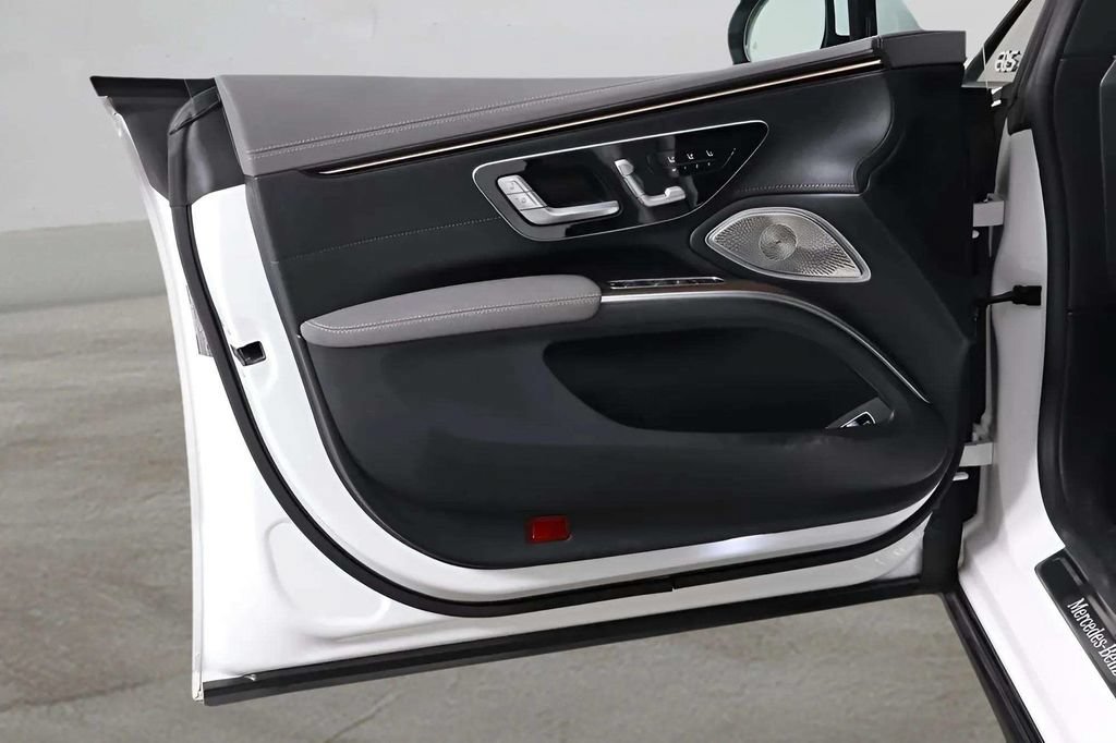 Used 2022 Mercedes-Benz EQS 450+ Sedan image 16
