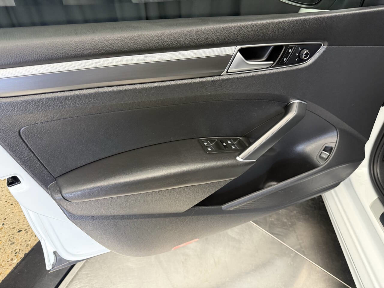 Used 2016 Volkswagen Passat 1.8T R-Line image 17