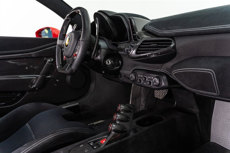 Used 2015 Ferrari 458 Speciale Coupe RWD image 71
