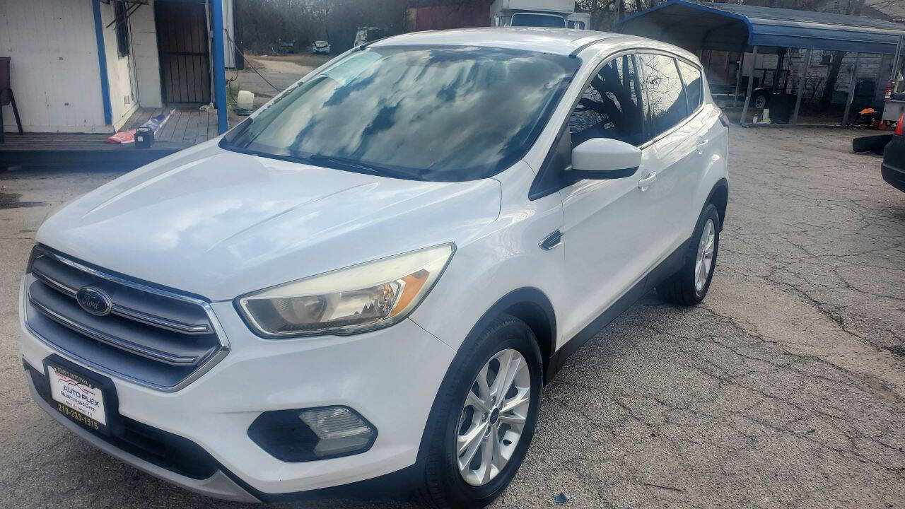Used 2017 Ford Escape SE FWD image 7