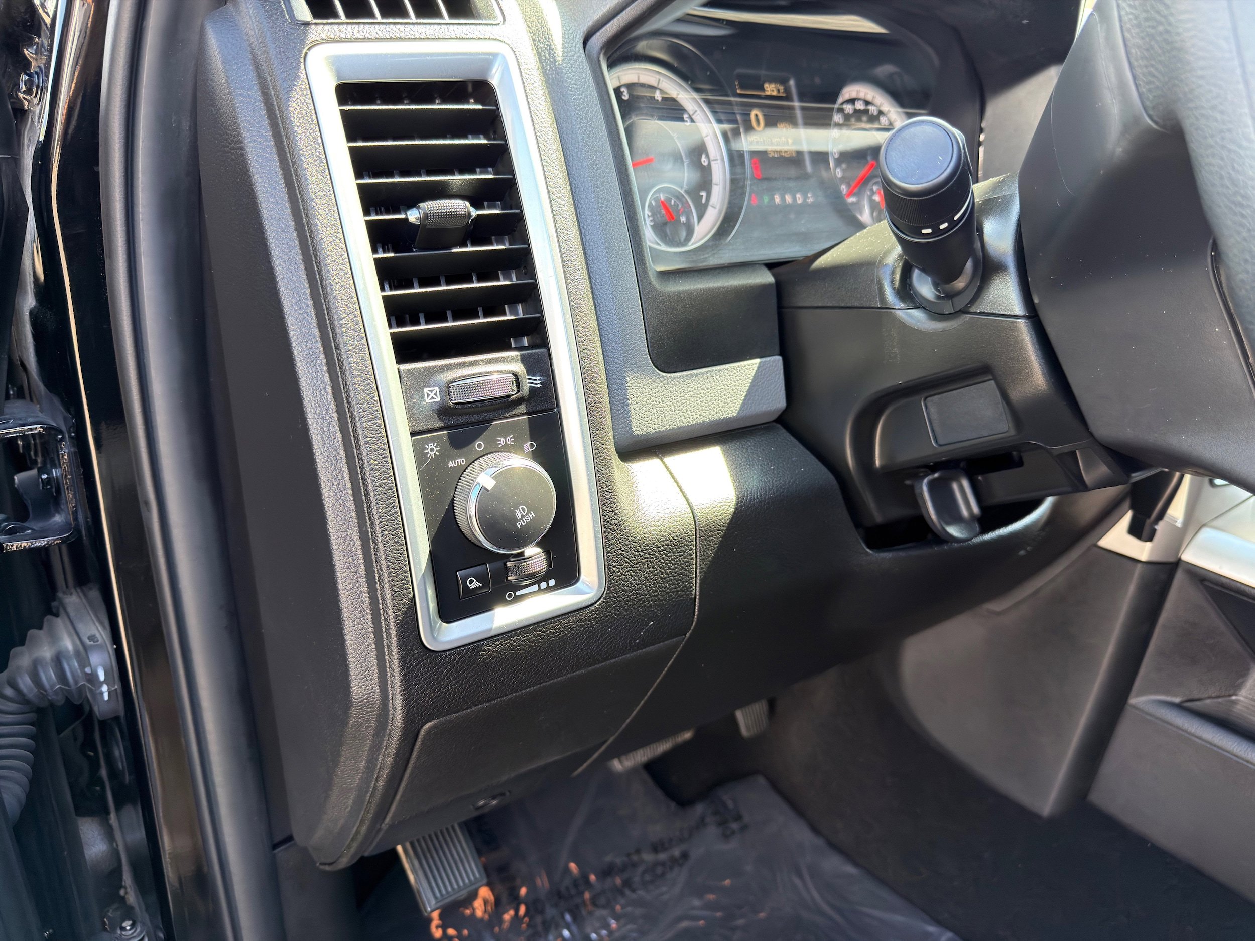 Used 2019 RAM 1500 Classic Warlock image 26