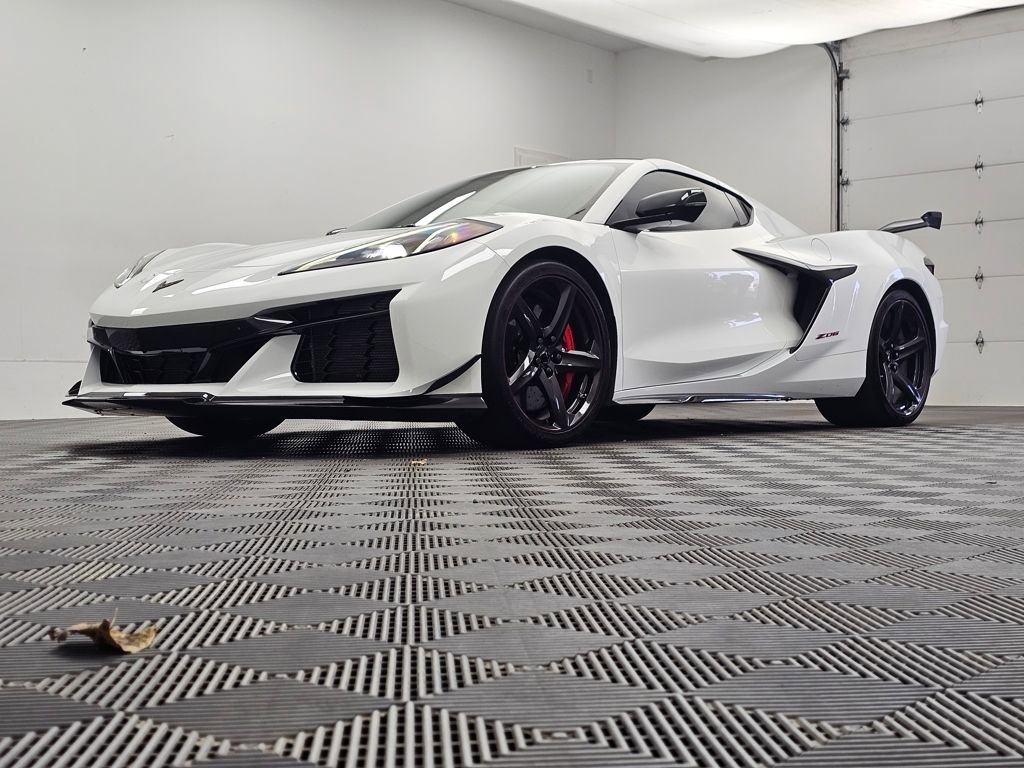 Used 2024 Chevrolet Corvette Z06 w/ Z07 Performance Package image 2