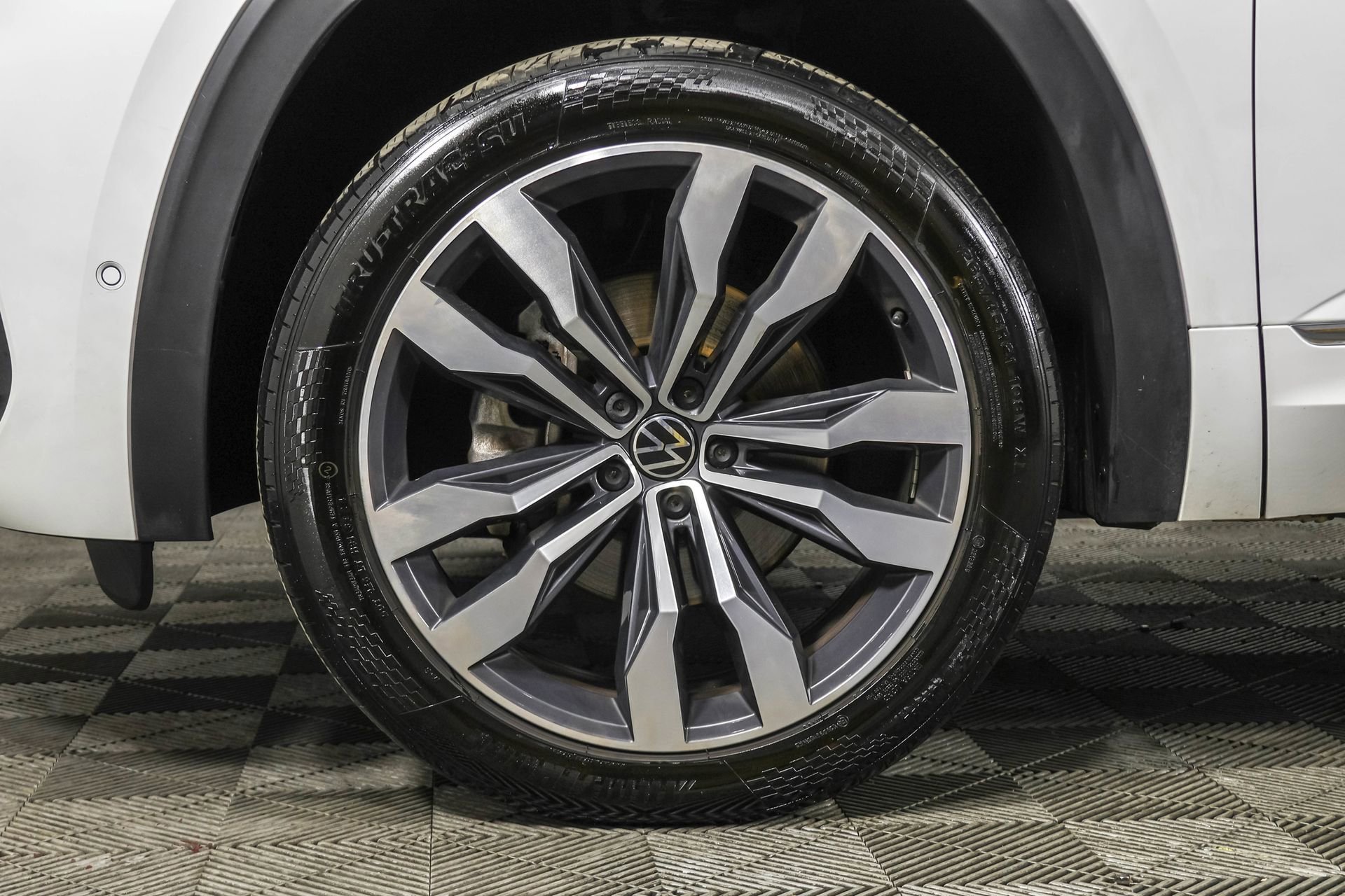 Used 2022 Volkswagen Atlas Cross Sport SEL Premium R-Line image 24