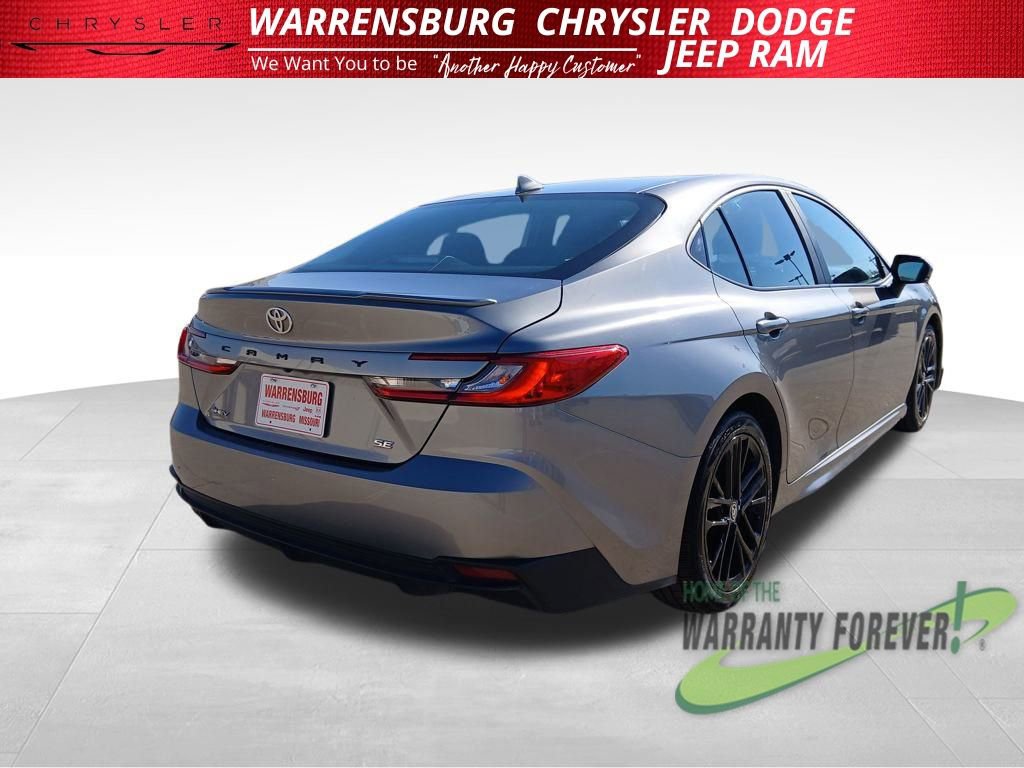 Used 2025 Toyota Camry SE image 3