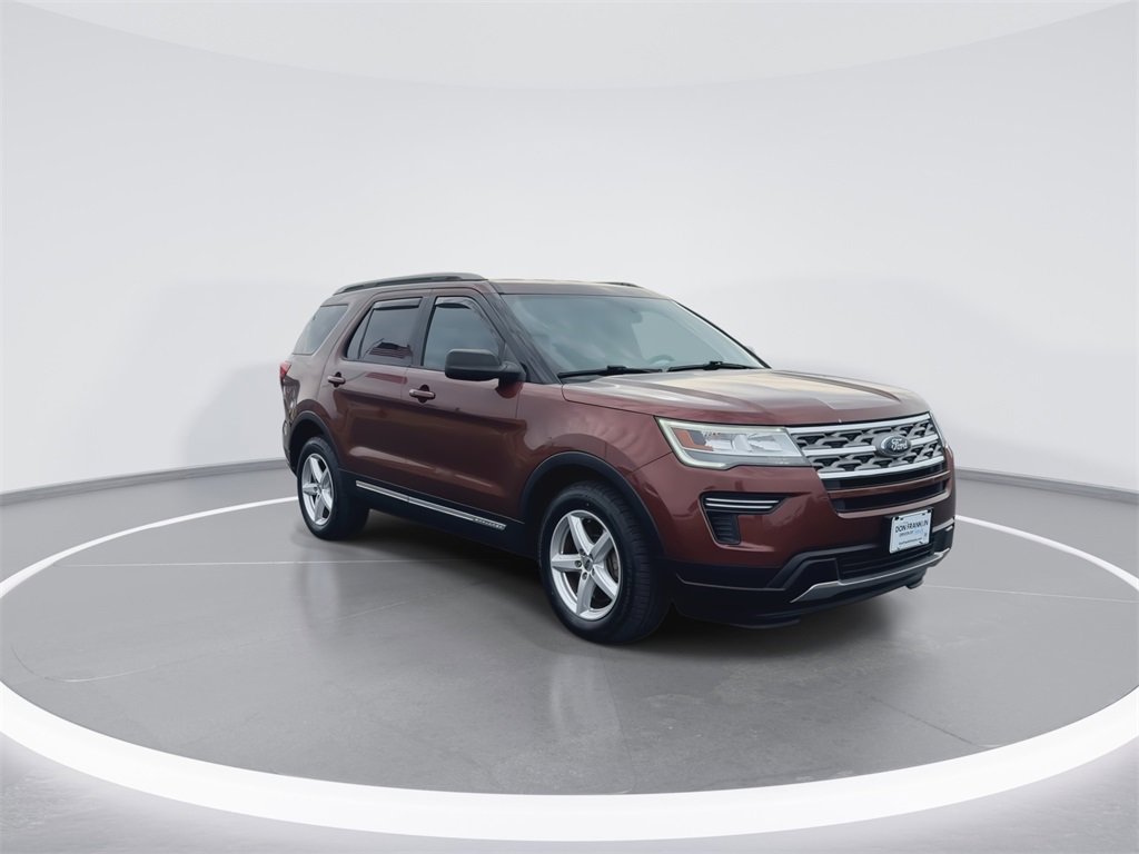 Used 2018 Ford Explorer XLT image 2