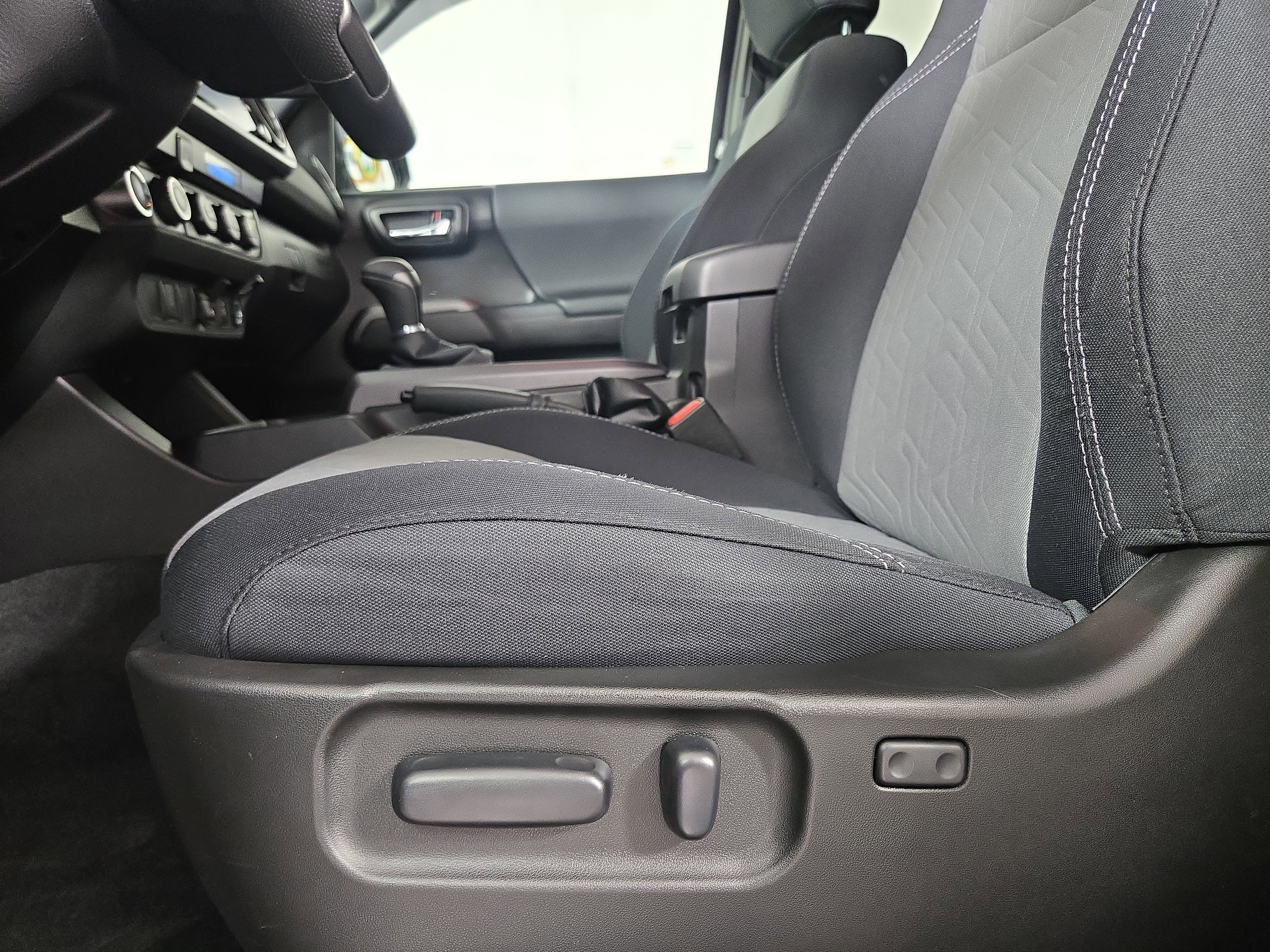 Used 2021 Toyota Tacoma TRD Off-Road AWD/4WD image 28