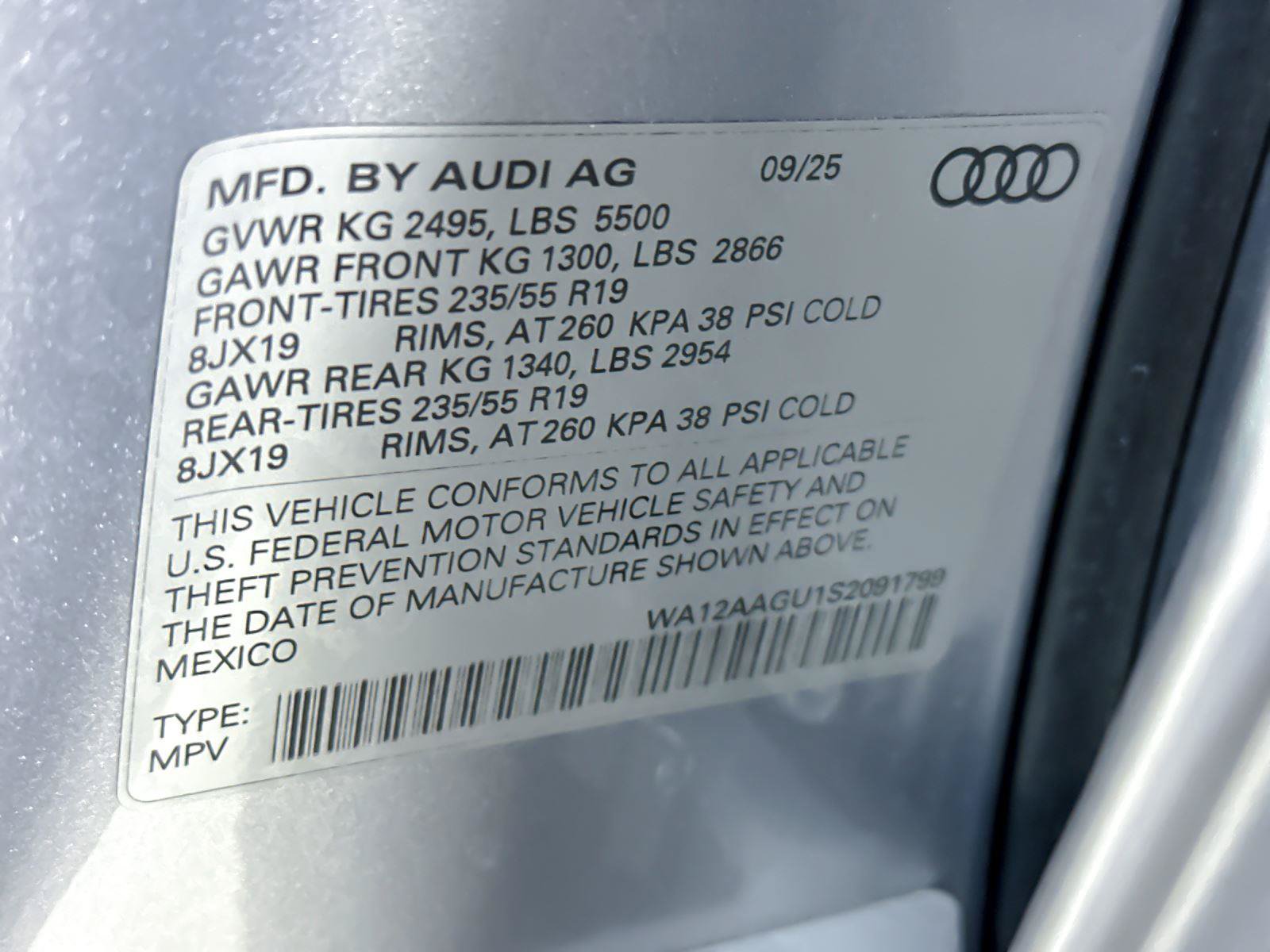 Used 2025 Audi Q5 Premium Plus w/ Premium Plus AWD/4WD image 29